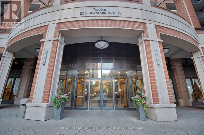 Building Photo - 830-830 Lawrence Ave W