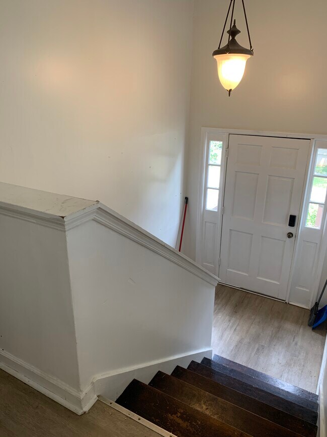 Building Photo - 634 Village Creek Dr SW