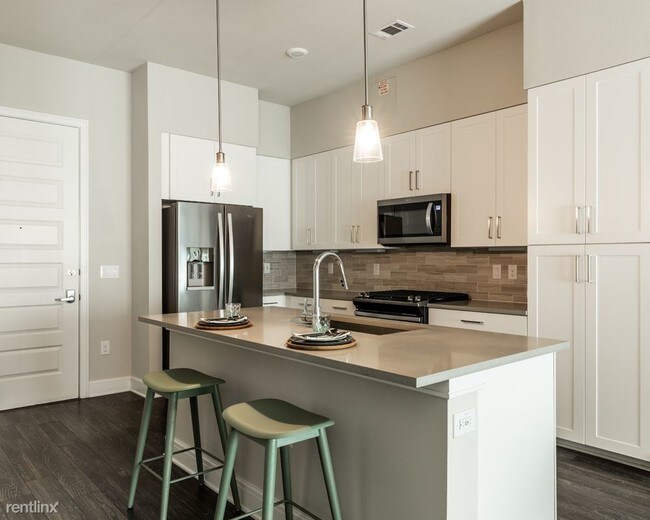 Foto del edificio - 3 br, 2.5 bath  - 1321 W 5th St