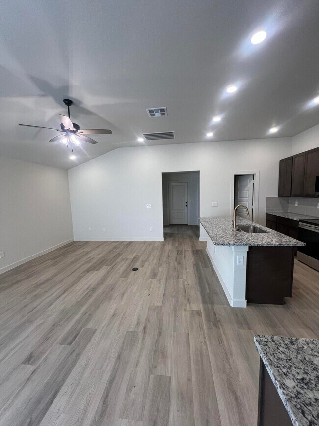 Foto del edificio - 13815 Gary Ave