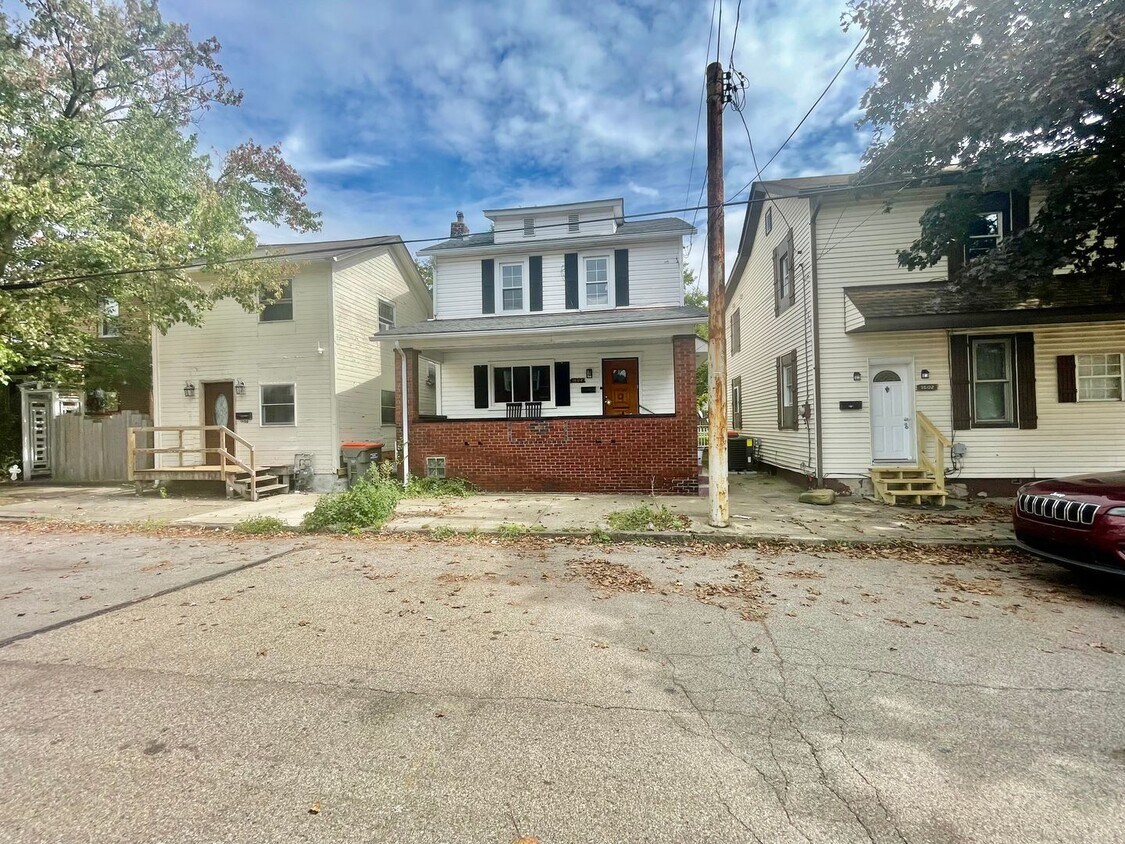Foto principal - 3 Bed 2 Bath- Beaver Falls PA