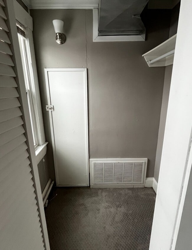 Closet in Bd 1 - 2052 Fairview