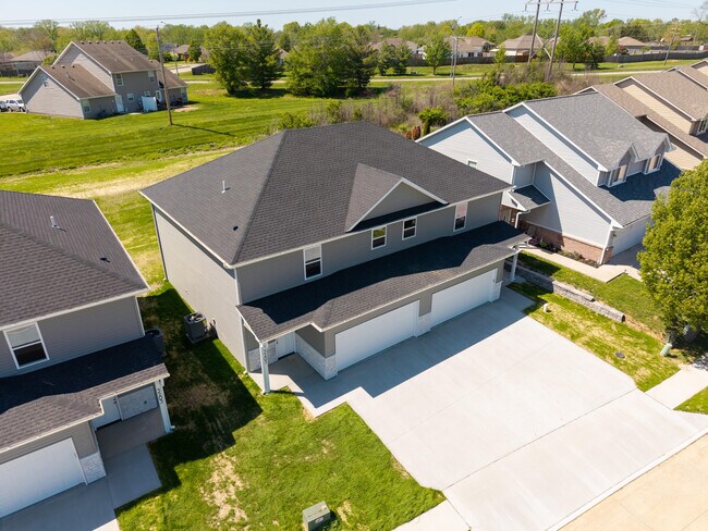 Building Photo - 5205 Silver Mill Dr