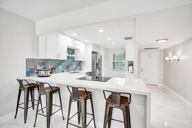 Foto del edificio - 545 Oaks Ln