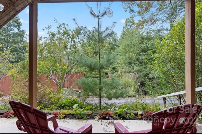 Foto del edificio - 140 Holly St