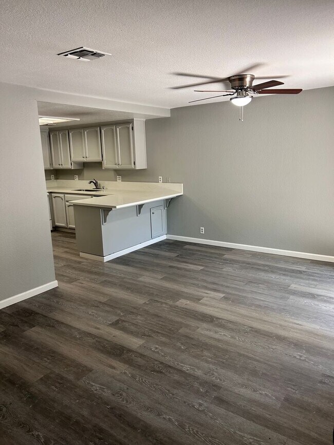 Foto del edificio - 3 Bedroom/3 Bath Tiffany Estates Ripon Ca
