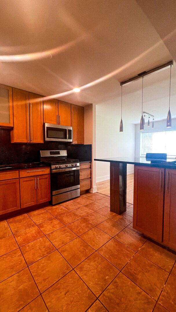 Foto del edificio - 4000 Bayside Dr