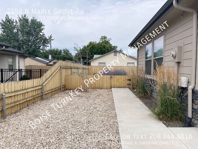 Foto del edificio - 2458 N Maple Grove Rd