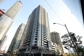 Building Photo - 30-830 Grand Trunk Crescent