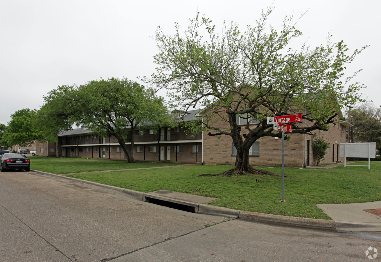 Primary Photo - Macon Manor Apartments