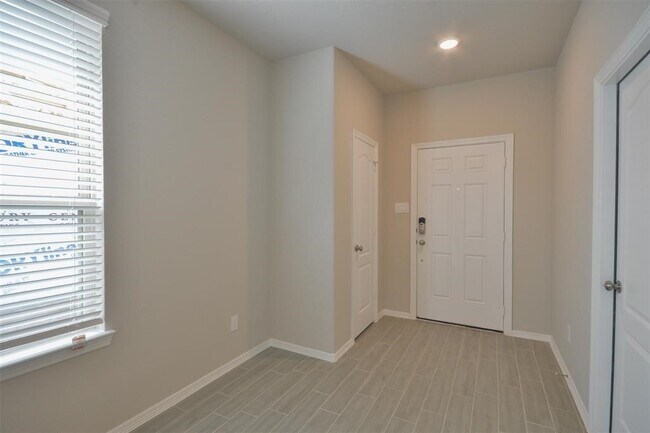 Foto del edificio - 24730 Winema Wds Ln