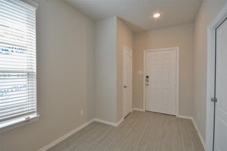 Building Photo - 24730 Winema Wds Ln