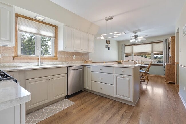 Building Photo - 9208 Nashville Ave