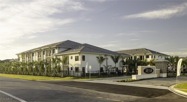 Foto del edificio - 7301 Lake Bank Lp