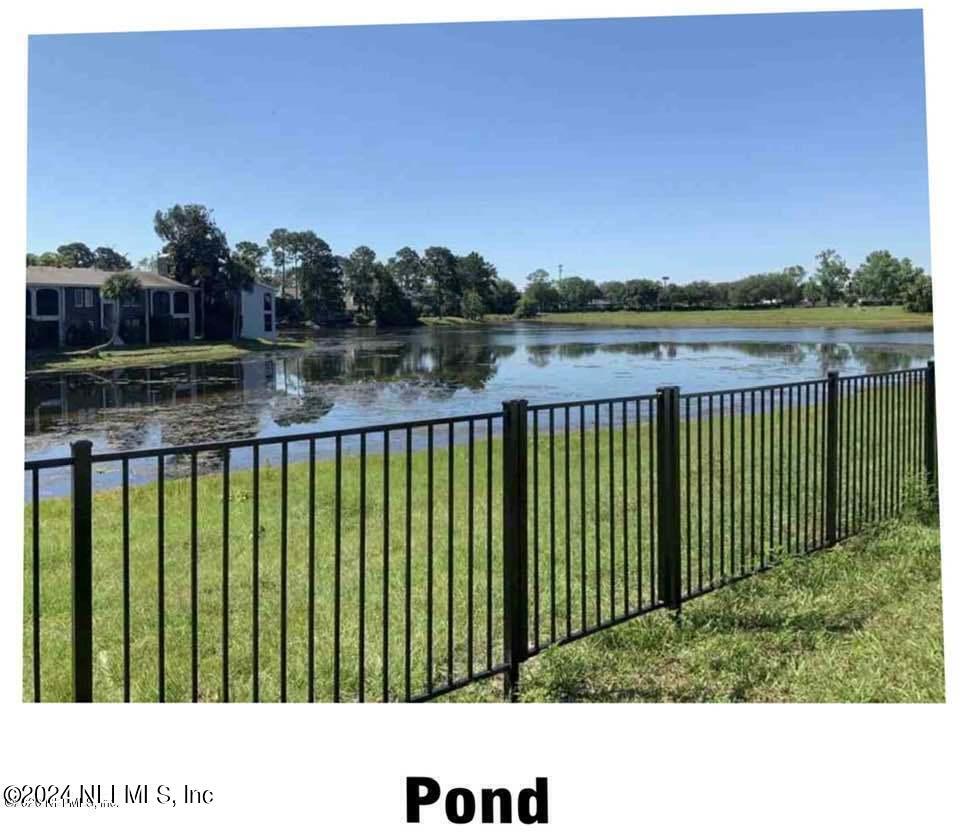 Building Photo - 8232 Meadow Walk Ln