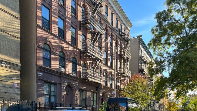 Building Photo - 463-467 W 166th St