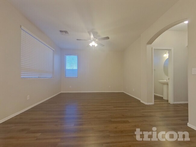 Foto del edificio - 4843 W Dunbar Dr