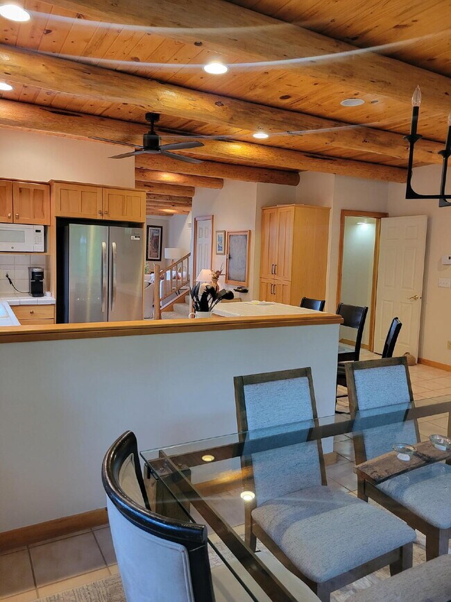 Building Photo - Furnished 3 bedroom, 3.5 bath