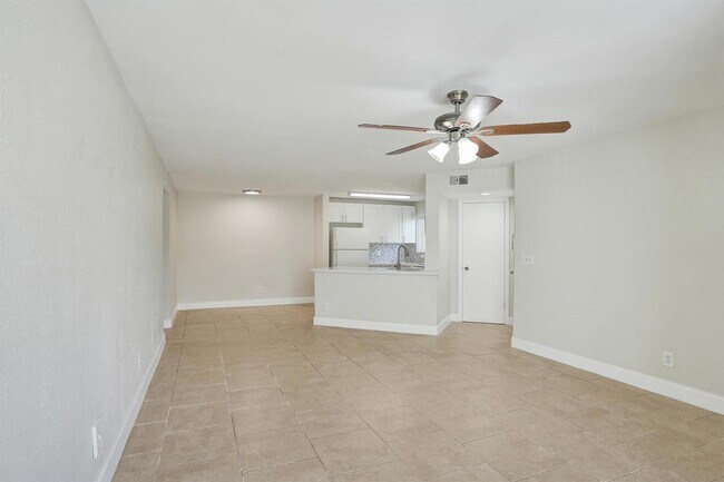 Building Photo - 12650 Vista Isles Dr