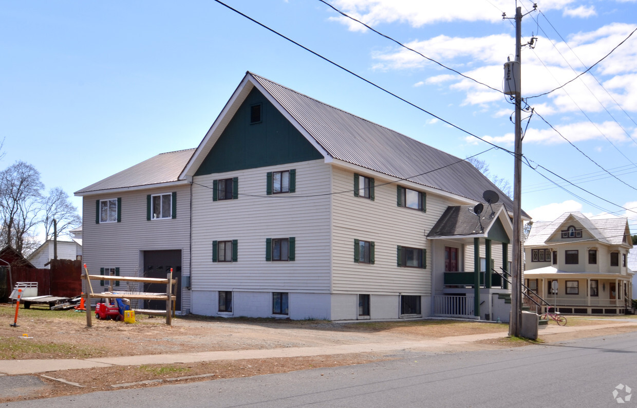 Building Photo - 112 Division St