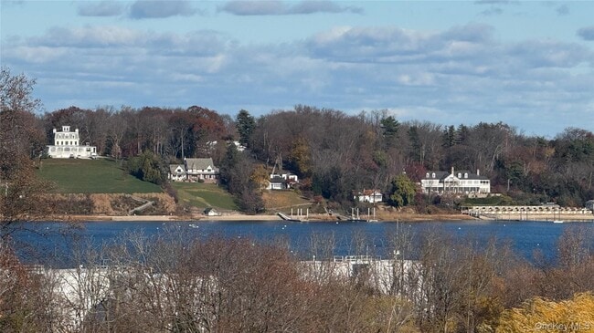 Building Photo - 64 Anstice St