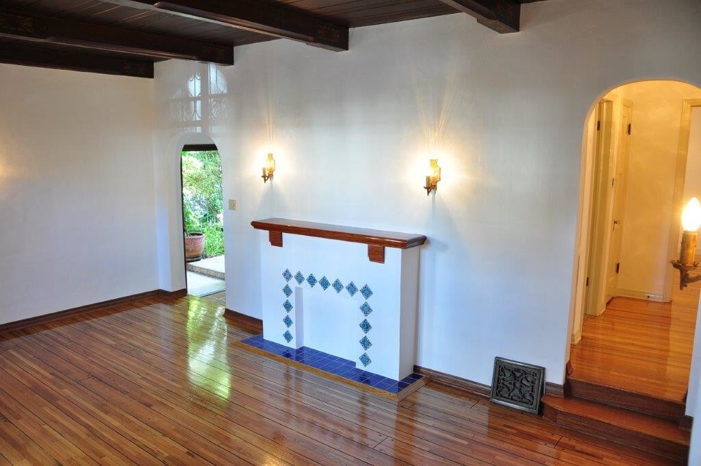 Primary Photo - 226 S Poinsettia Pl