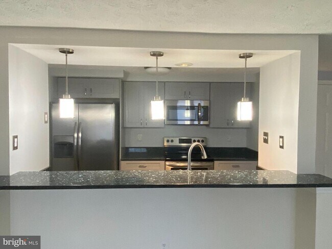 Building Photo - 1401 Golden Rod Ct