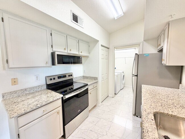 Foto del edificio - ** ST. CROIX ** 1 BED / 1 BATH - CONDO - GATED COMMUNITY - NORTH NAPLES - ANNUAL RENTAL