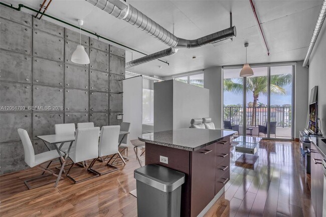 Foto del edificio - 3029 NE 188th St