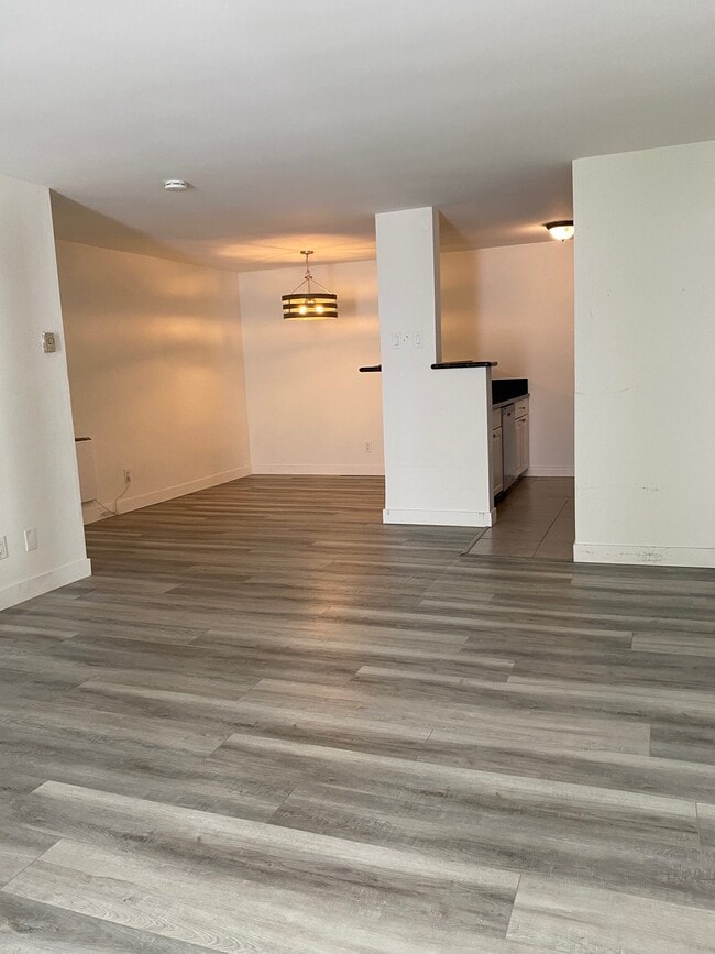 Building Photo - 4900 Overland Ave