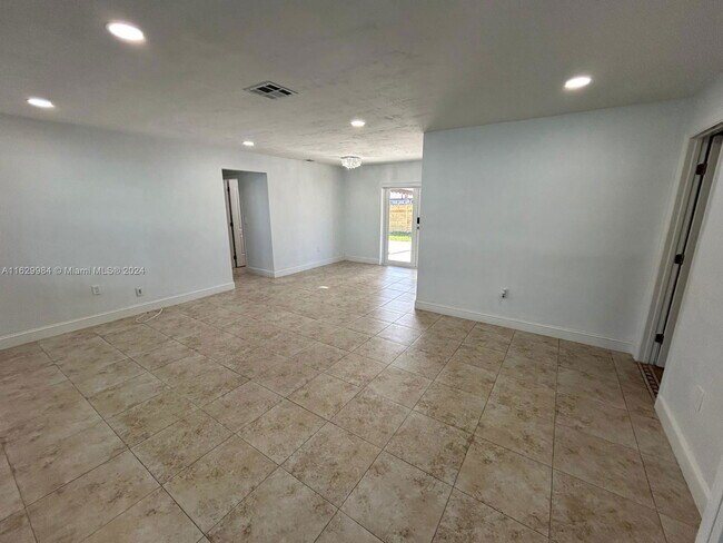 Foto del edificio - 1000 NW 76th Terrace