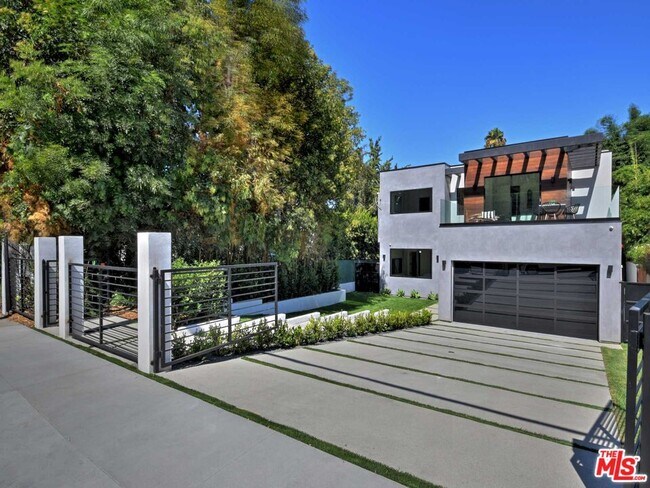 Building Photo - 15227 Valley Vista Blvd