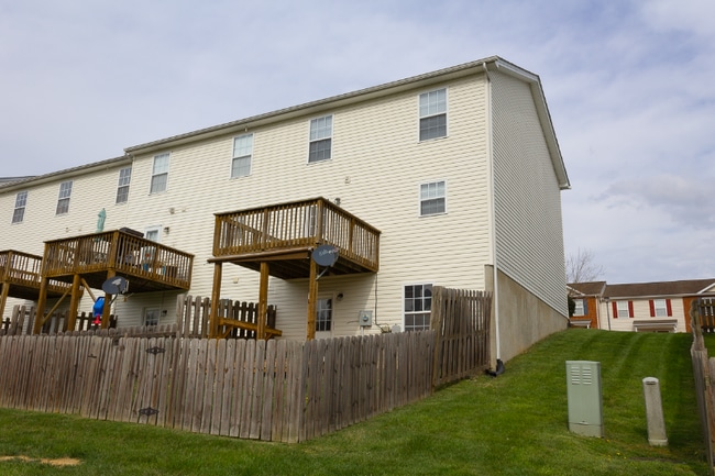 Building Photo - 85 Charleston Ln