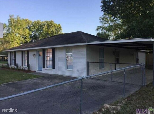 Building Photo - 3 br, 2 bath House - 16668 Mockingbird Ln