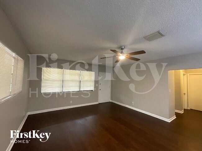 Foto del edificio - 830 E Evanston Cir