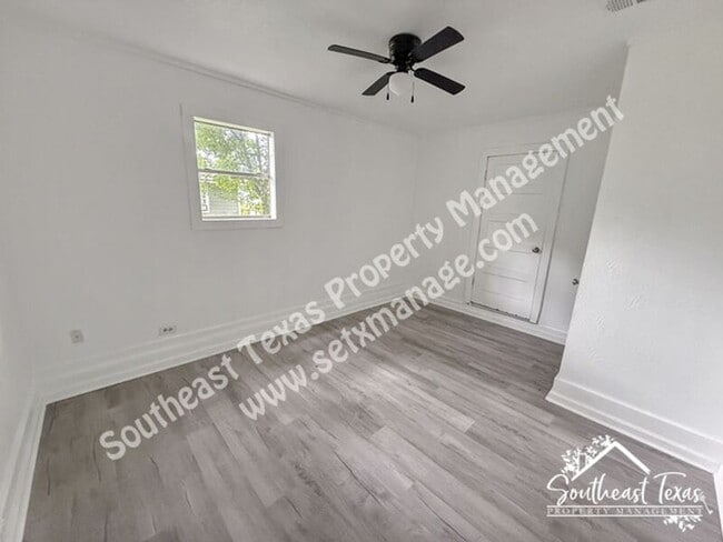 Building Photo - 2325 Butler Dr