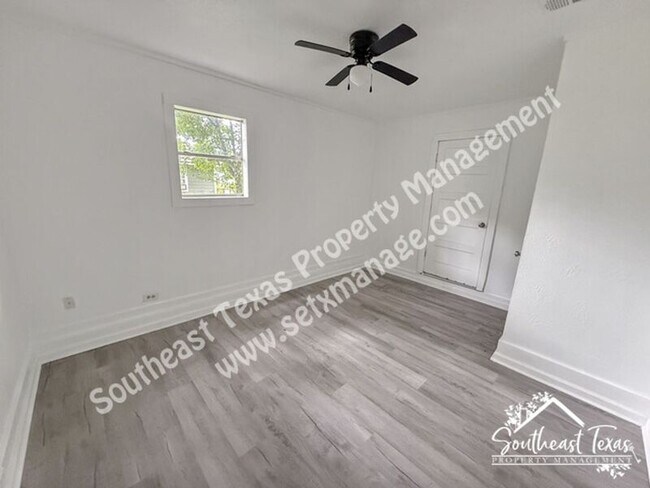 Foto del edificio - 2325 Butler Dr