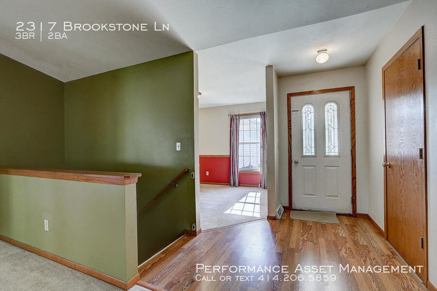 Primary Photo - Stunning 3BR/2BA Waukesha Single Family Home
