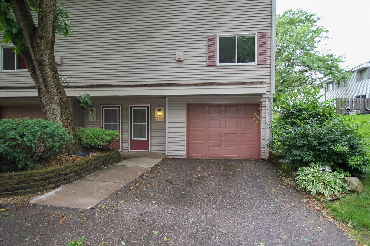 369 Dorland Ln, Maplewood, MN 55119 Townhome Rentals in Maplewood MN