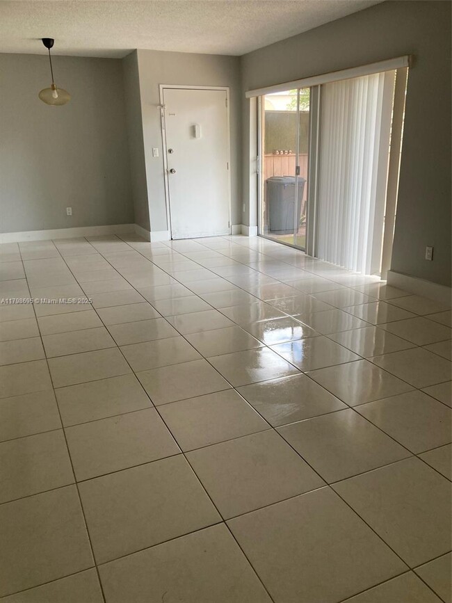 Foto del edificio - 4620 NW 79th Ave