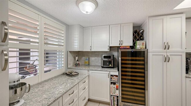 Foto del edificio - 6505 Stone River Rd