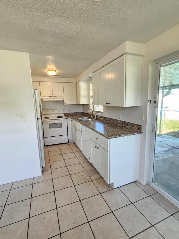 Building Photo - 914 67th Ave W