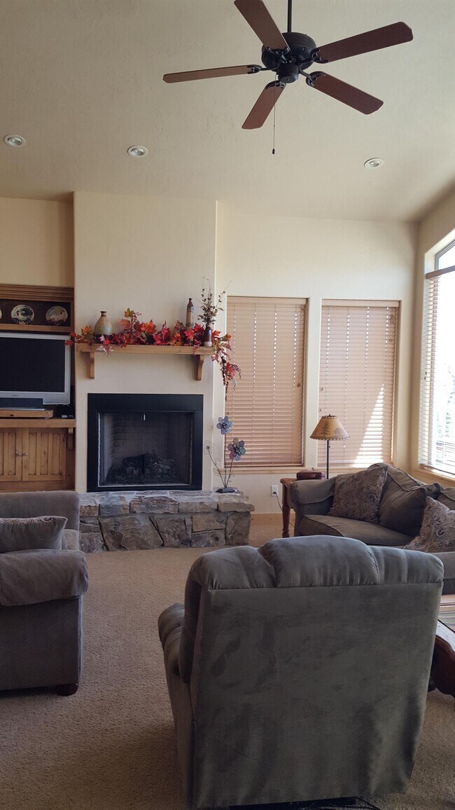 Foto del edificio - 1123 Sunburst Ln