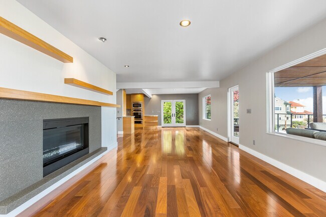 Building Photo - 302 NW Albemarle Terrace