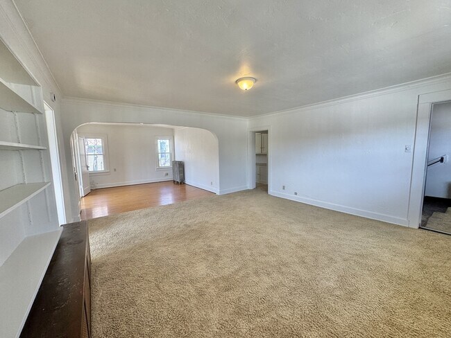 Foto del edificio - 701 N Chestnut Ave