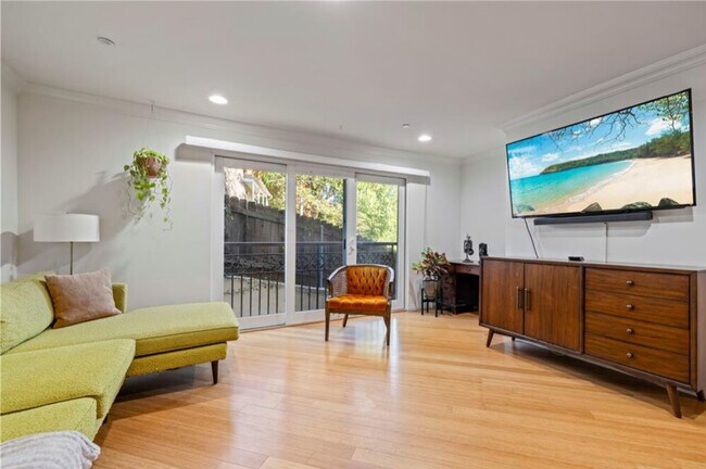 Foto del edificio - 6221 Monterey Rd