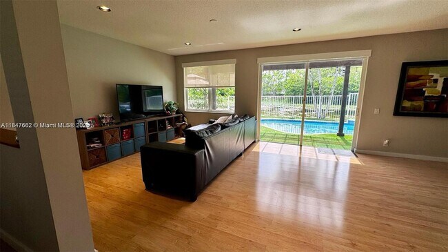 Foto del edificio - 4411 Foxtail Ln