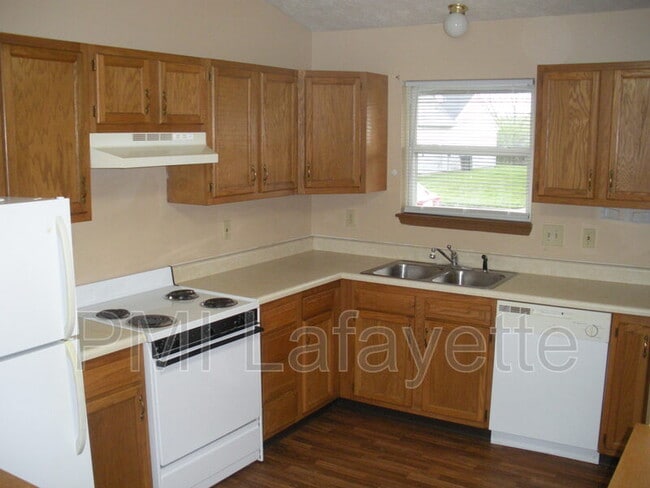 Building Photo - 2832 Plaza Ln