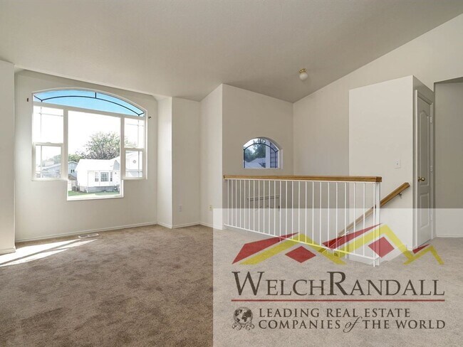 Building Photo - 5 Bedroom Riverdale Home.