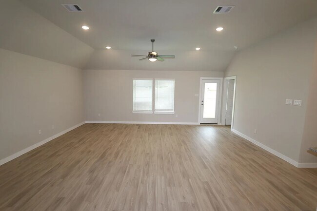Building Photo - 4961 Perennial Ln